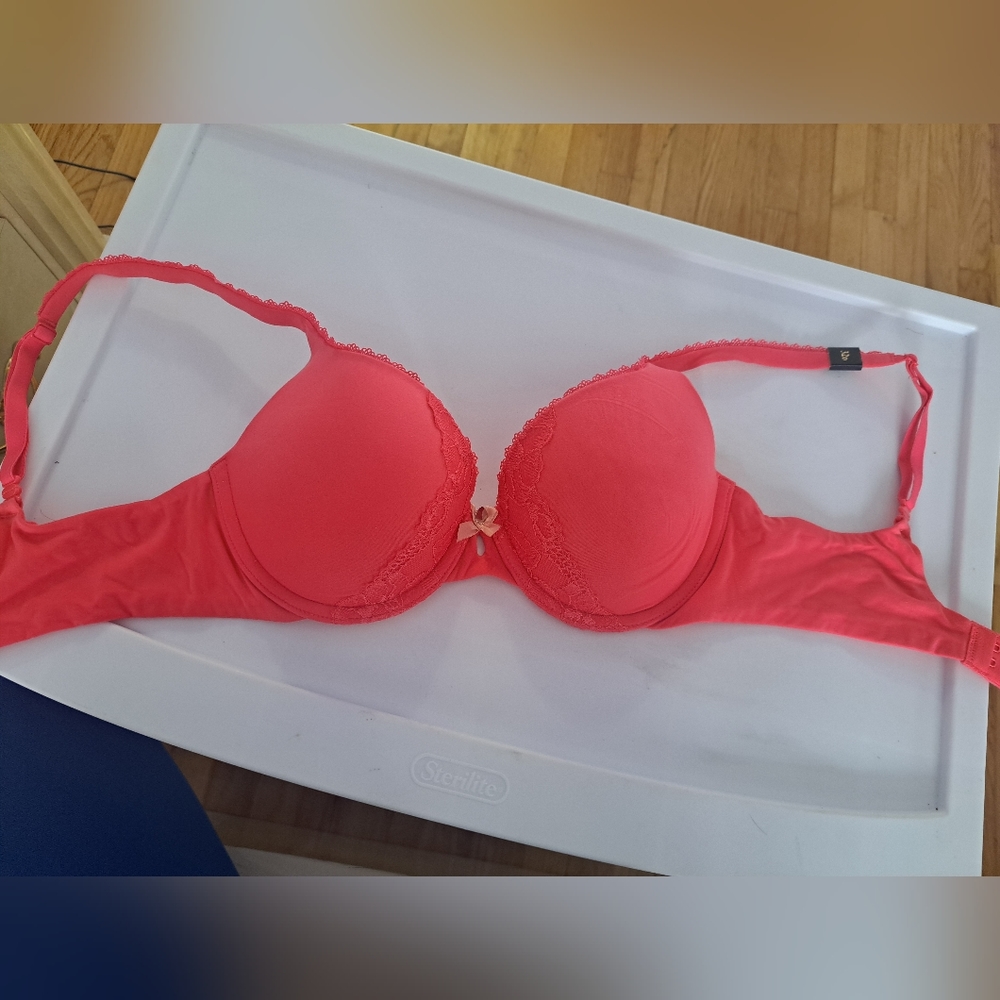 Victoria secret bra 32d